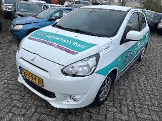 krockskadad bil auto Mitsubishi Space-star 1.0 2016/1