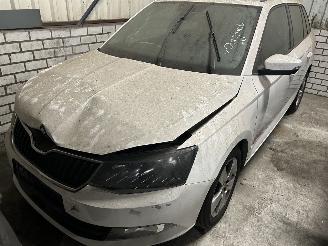 krockskadad bil auto Skoda Fabia 1.4 TDI  Stationcar 2016/9
