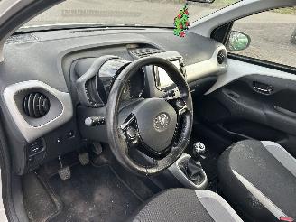 Toyota Aygo 1.0 VVT-i  x-Wave   5 Drs picture 10