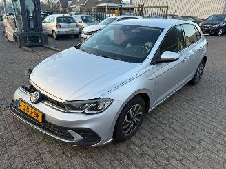 krockskadad bil auto Volkswagen Polo 1.0 TSI  Life 2022/7
