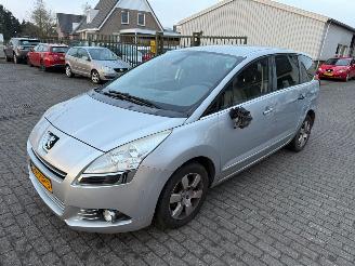 skadebil auto Peugeot 5008 1.6   ( 7 persoons ) 2012/3