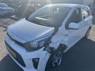 skadebil auto Kia Picanto 1.0 DPI Comfortline 2022/4
