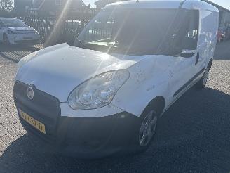 krockskadad bil auto Fiat Doblo 1.3 M-Jet Diesel 2014/5