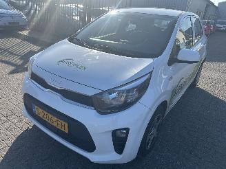 krockskadad bil auto Kia Picanto 1.0 Comfortline 2023/1