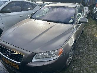 krockskadad bil auto Volvo V-70 2.0  D3 2012/6