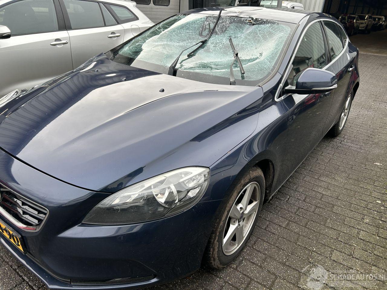 Volvo V-40 2.0 D 4  Summum Business