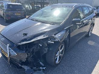 skadebil auto Ford Focus Stationcar 1,0 Trend 2017/3