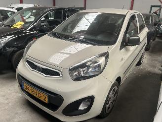 krockskadad bil auto Kia Picanto 1.0 CVVT  5 Drs    ( 65949 Km ) 2011/7