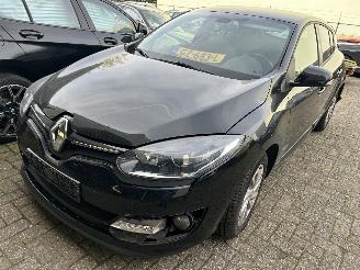 skadebil auto Renault Mégane 1.2 TCe Limited  5 drs 2015/9