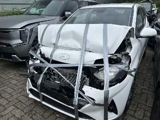 skadebil auto Hyundai I-10 1.0i Blue Comfort 2023/9