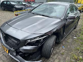 Voiture accidenté Mercedes Cla-klasse Shooting Brake 180 D Business Sol AMG  Automaat 2017/6
