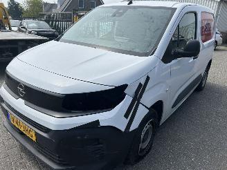 krockskadad bil bedrijf Opel Combo 1.5 BlueHDI  100 S&S   ( Nieuw model ) 2024/10