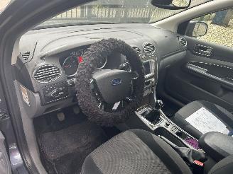 Ford Focus 2.0 Sedan Ghia picture 8