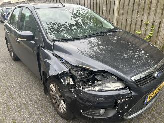 Ford Focus 2.0 Sedan Ghia picture 3