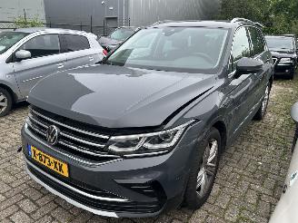 krockskadad bil auto Volkswagen Tiguan 1.4 TSI  e Hybrid Automaat 2022/6