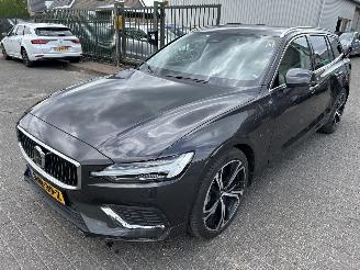 krockskadad bil auto Volvo V-60 2.0 T6 AWD  Recharge Plug-in Hybird Ultra Bright ( Leer-Panoramadak ) 2025/3