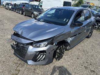 skadebil auto Peugeot 208 1.2 Hybrid  Automaat Allure 2026/2