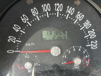 Volkswagen Beetle 1.6 Cabriolet picture 7