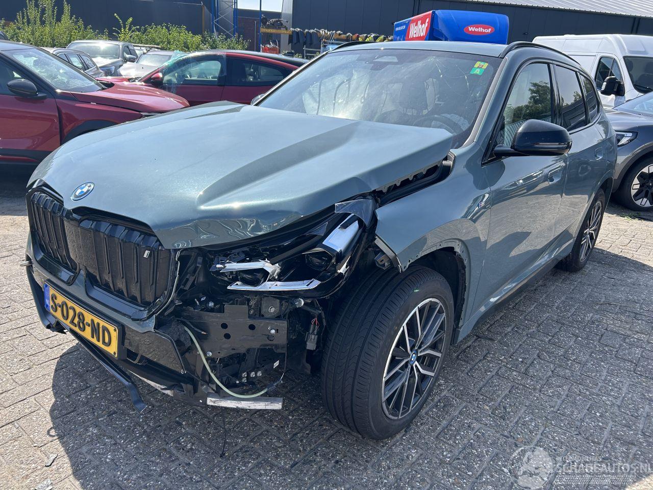 BMW iX1 xDrive  3.0 Launch Edition  67 kWh M pakket-Leer-Panoramadak