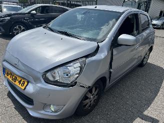 krockskadad bil auto Mitsubishi Space-star 1.2 Automaat 2014/1