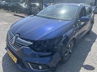 skadebil auto Renault Mégane Stationcar 1.3 TCe  Bose 2019/6