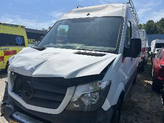 krockskadad bil bedrijf Mercedes Sprinter 216 2015/6