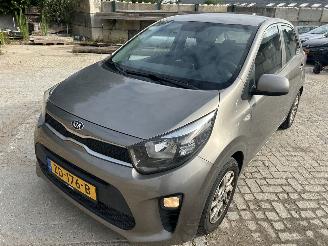 Schadeauto Kia Picanto 1.0 2019/5
