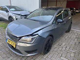 krockskadad bil auto Seat Ibiza 1.0 FR  5 drs ( Panoramadak ) 2016/12