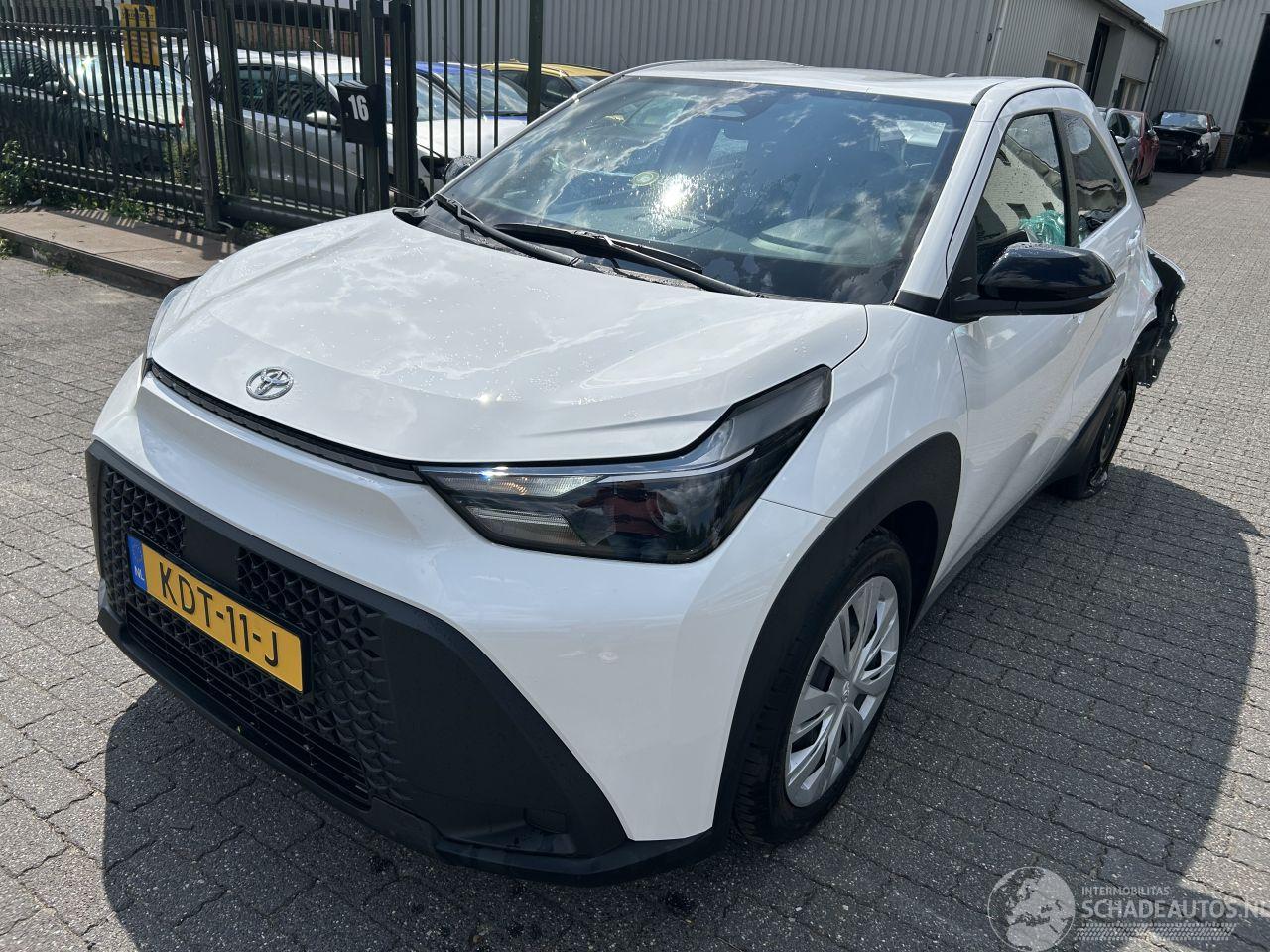 Toyota Aygo X  1.5   Hybrid  Automaat    ( 2708 Km )