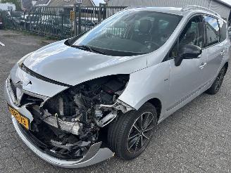 Schadeauto Renault Scenic 1.5 DCI  Bose  7 persoons 2014/1