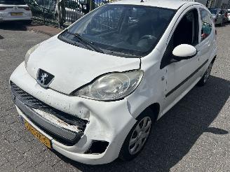 Peugeot 107 1.0 picture 1