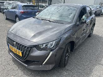 skadebil auto Peugeot 208 1.2 PureTech Allure 2023/7