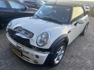 krockskadad bil auto Mini Cooper 1.6 Cabriolet  Automaat 2006/12