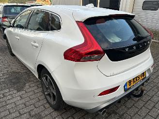 Volvo V-40 2.0 D   R Design picture 6