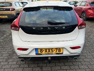 Volvo V-40 2.0 D   R Design picture 5