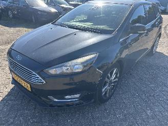 krockskadad bil auto Ford Focus Stationcar 1.0 2015/6