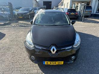 krockskadad bil auto Renault Clio Estate 0.9 TCe  Night&Day 2014/10