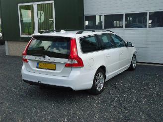 Vaurioauto  passenger cars Volvo V-70 T4 Nordic + Clima Navi Trekhaak 2014/5