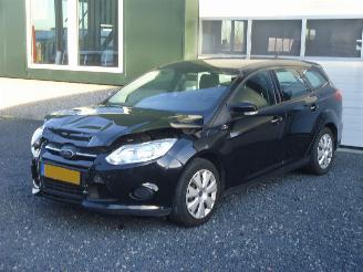 Damaged car Ford Focus Wagon 16 TI - VCT Trend Airco Cruise Navi 2012/6