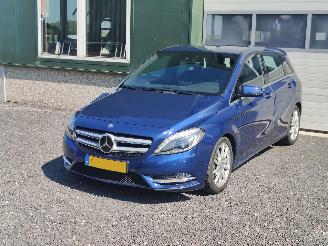 Unfallwagen Mercedes B-klasse 180 Ambition Aut. Cruise Clima Navi 2012/7