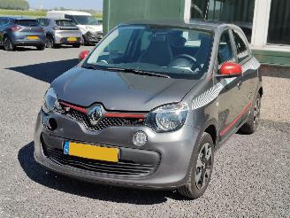 damaged passenger cars Renault Twingo 1.0 SCe Collection Airco Cruise 2019/4