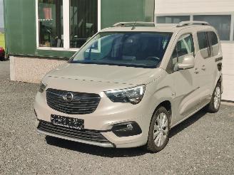 skadebil auto Opel Combo 1.2 Life Tour Clima Cruis Navi 2019/6