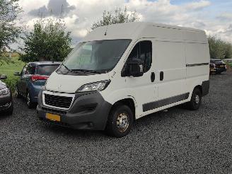 krockskadad bil bedrijf Peugeot Boxer 2.0 blue HDI L2 H2 2017/7