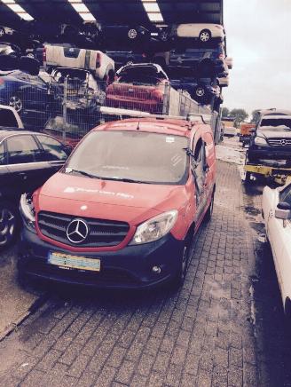 krockskadad bil bedrijf Mercedes Citan 108 cdi 2012/9