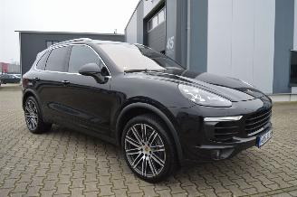 Vaurioauto  passenger cars Porsche Cayenne 3,0 Diesel Full options PDF problem 2016/5