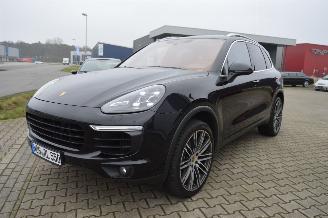 damaged passenger cars Porsche Cayenne 3,0 Diesel Full options 2016/5