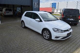 damaged passenger cars Volkswagen Golf 1.6 TDI 85 KW COMFORTLINE KLIMA 2018/5