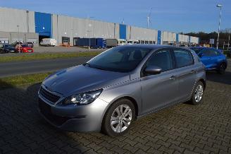 krockskadad bil auto Ford Puma Peugeot 308 1,2 Puretech Active Navi Pdc Klima Euro 6 2017/5