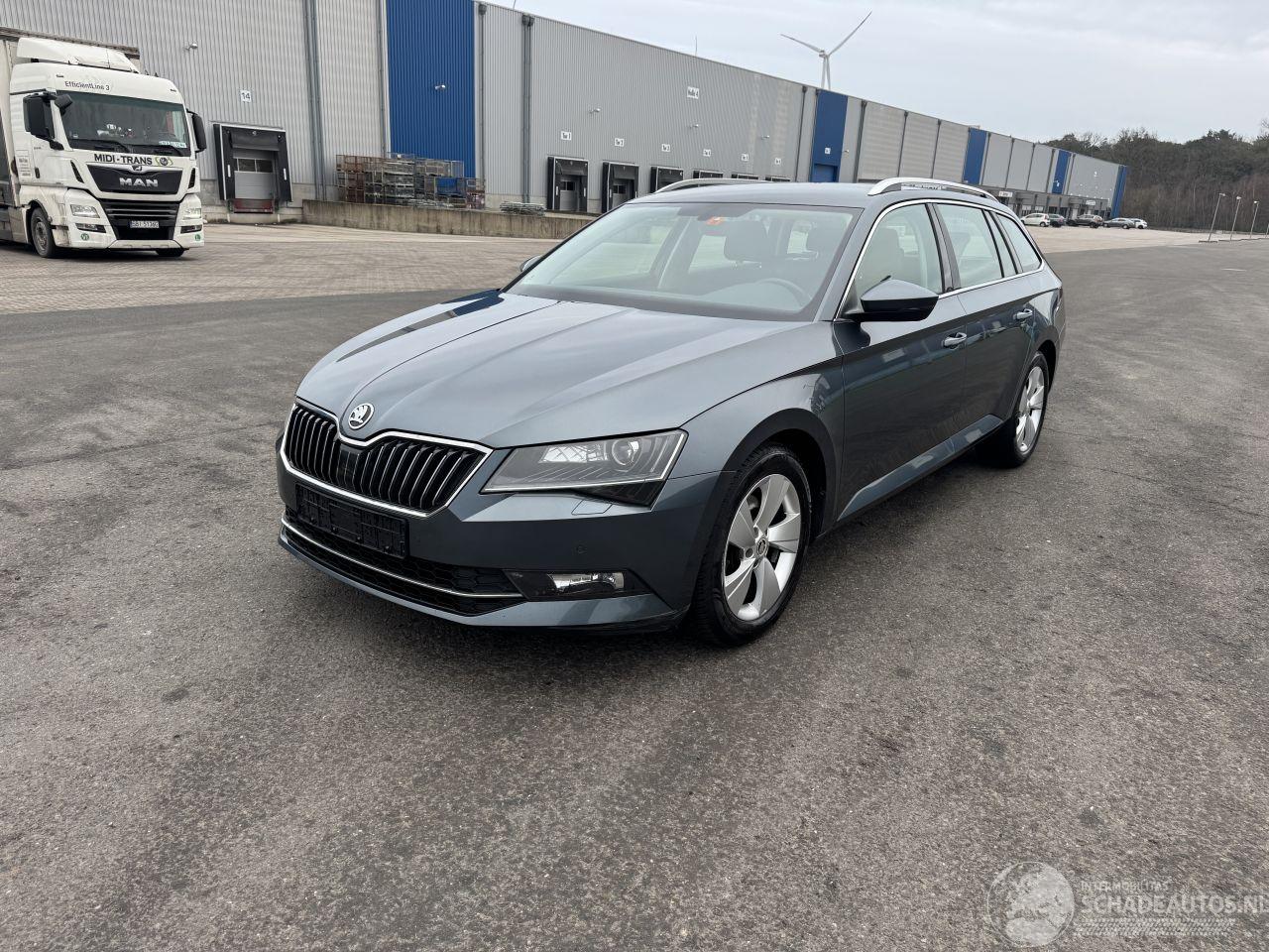 Skoda Superb 1.6 TDI KLIMA NAVI XENON NAVI
