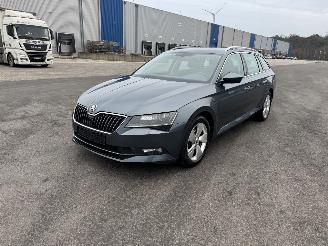 Voiture accidenté Skoda Superb 1.6 TDI KLIMA NAVI XENON NAVI 2017/6